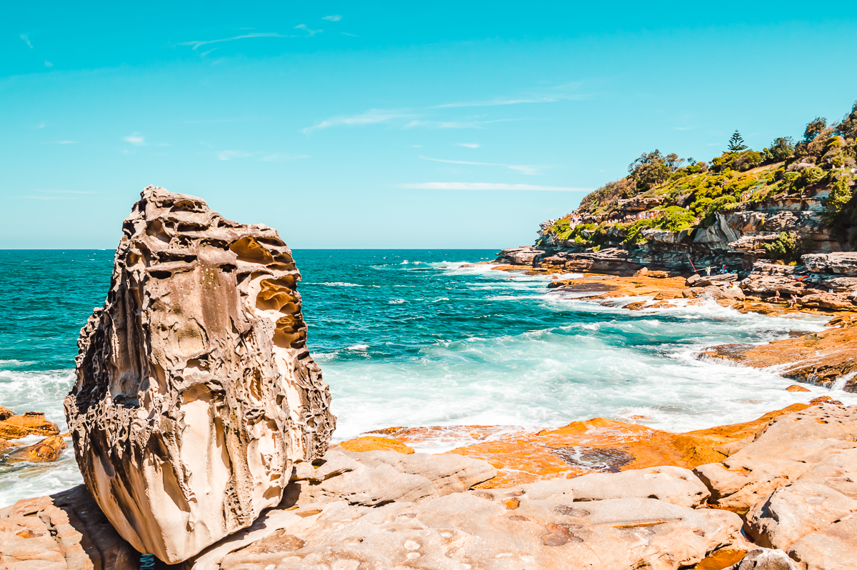 Rocky cliffs along the Bondi to Bronte coastal walk in Sydney
